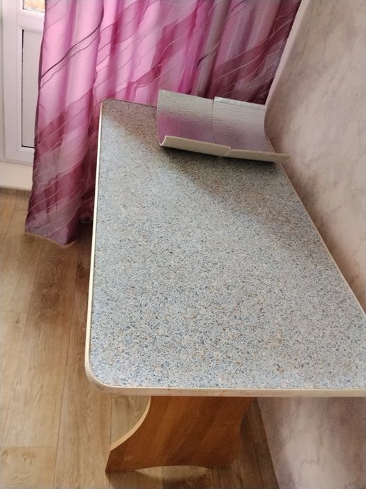 Продам стол кухонный