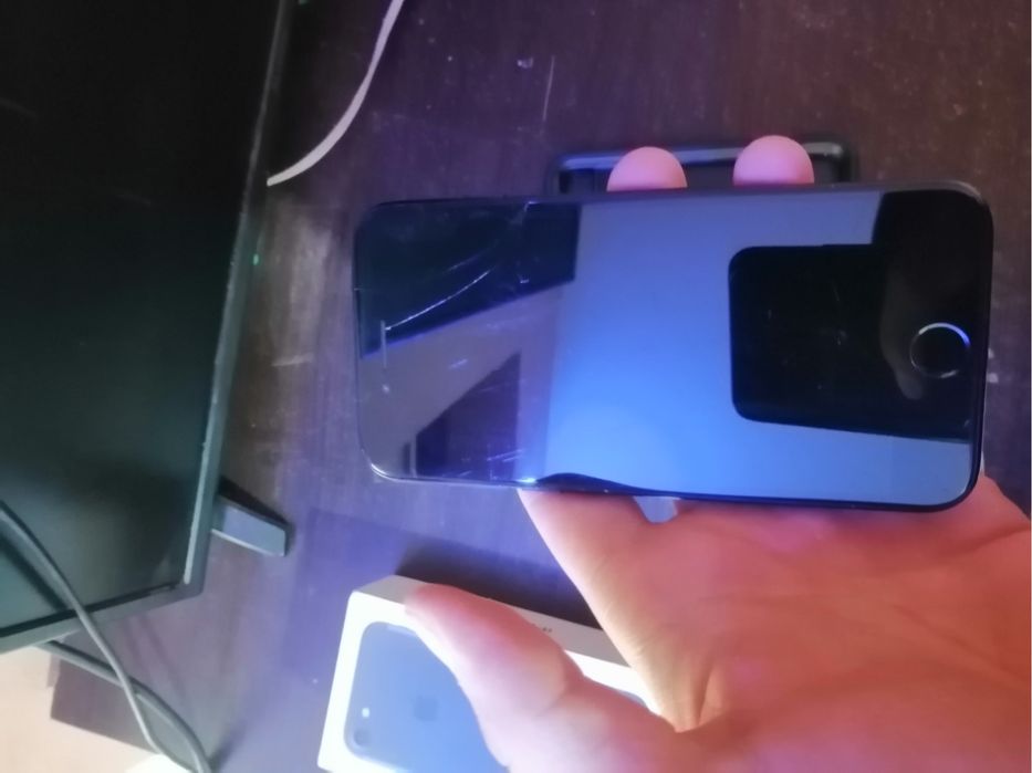 Iphone se 2020  baterie 100%