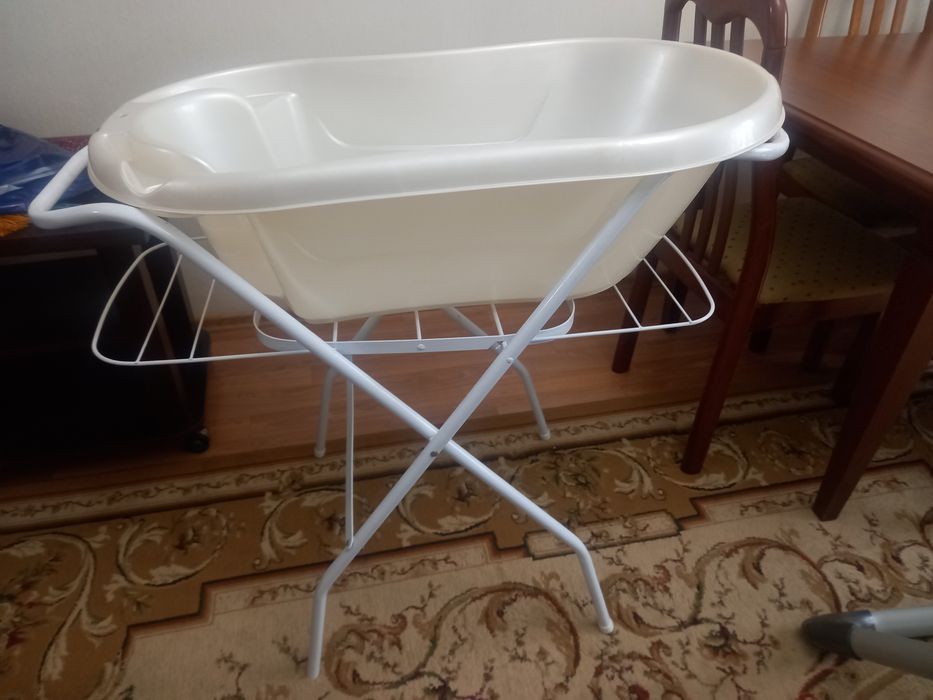 Продам ванночку с подставкой