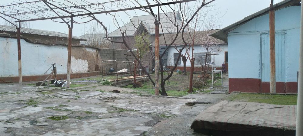 Шахрисабз ва Китоб йули йул ёкасида жойлашган ховли 6-сутикли 4-хонали