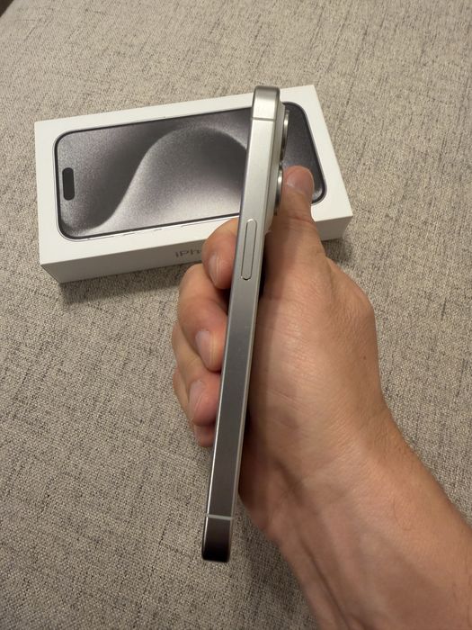 iphone 15 pro de 256gb white titanium, impecabil, ca NOU