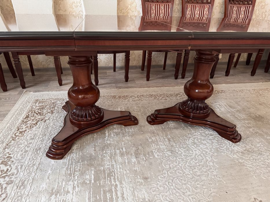 Столь со стульями