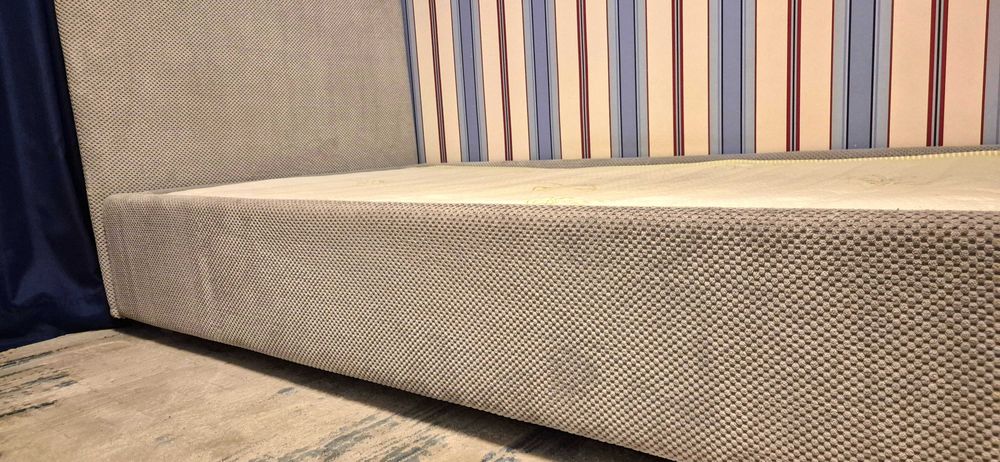 Единично легло със страхотна тапицерия и матрак