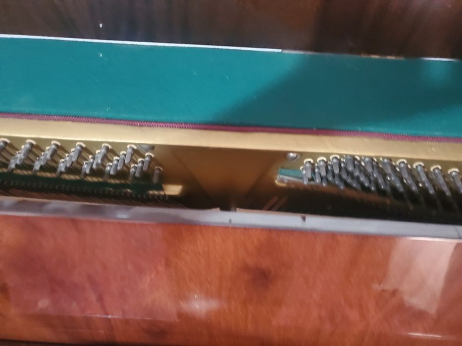 Продаю  Пианино Лирика