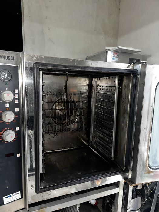 Конвектомат 10 тави със стойка