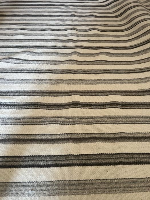 Covor / covoare lana 100%, cu franjuri in capete, bej cu dungi gri
