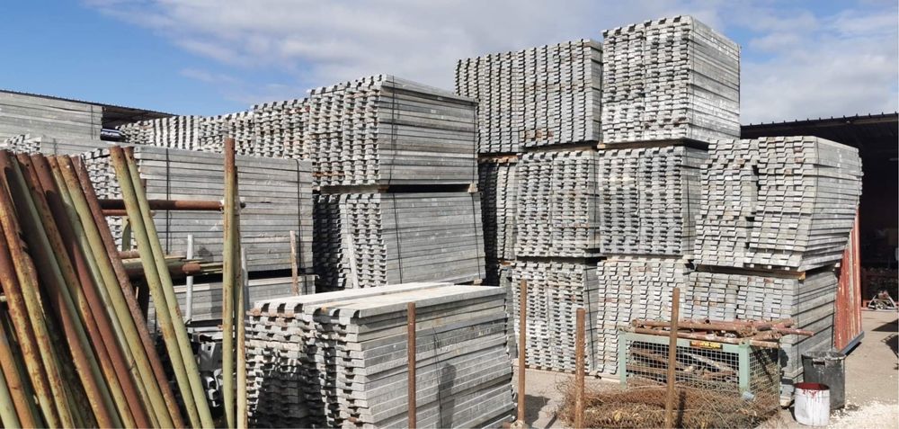 Продавам скеле италианско рамково