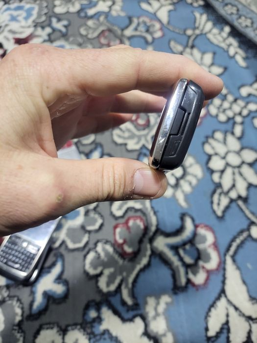 Nokia 8800 classik sotladi