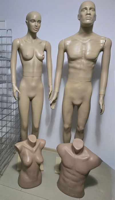 Rafturi metalice pentru aprozar și manechine pentru spații comerciale.