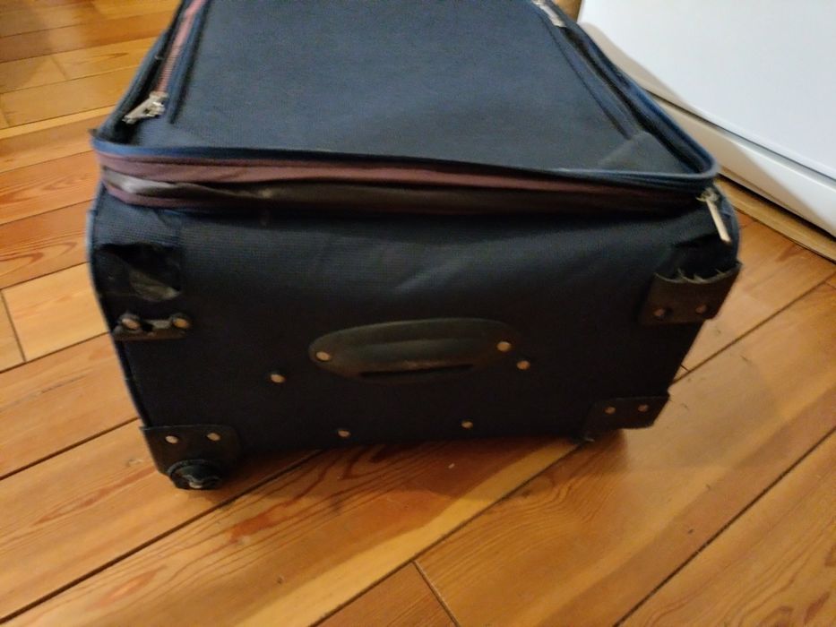 Чемодан большого размера