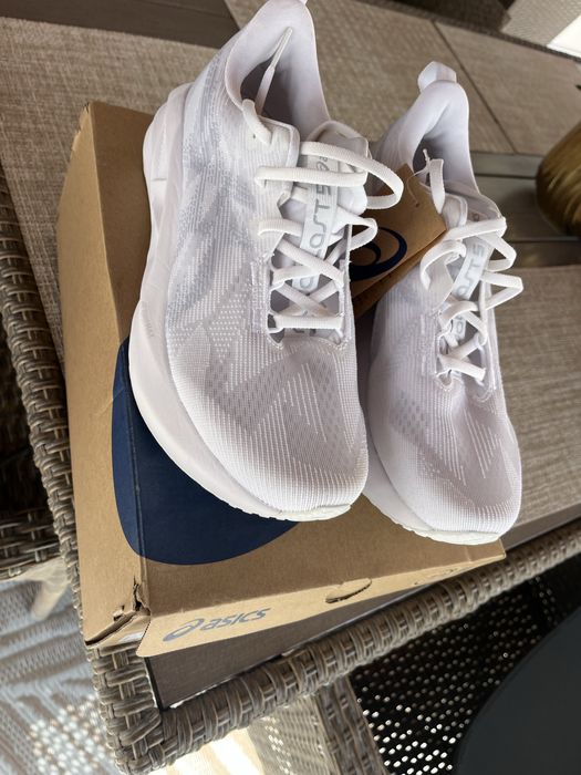 Нови дамски ASICS NOVABLAST 5 номер 40
