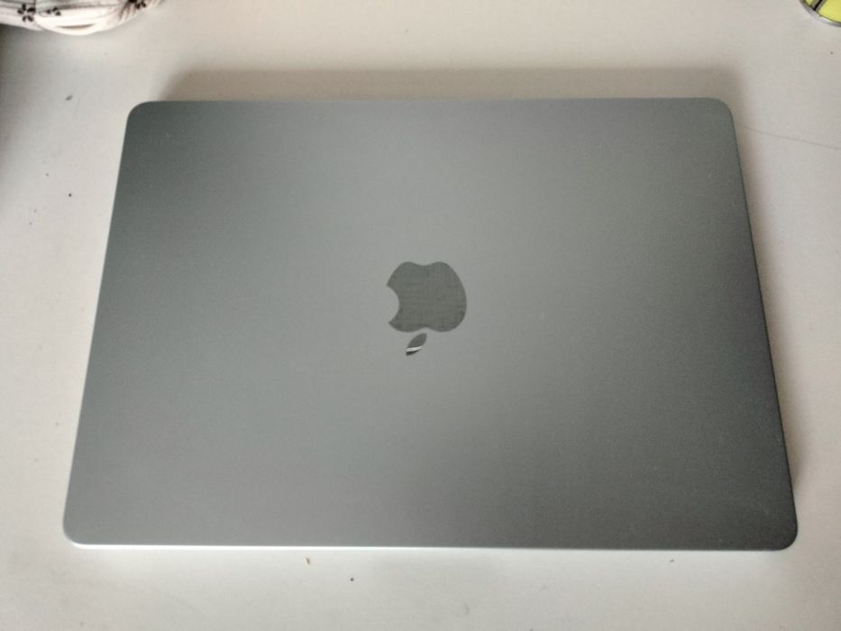 Продам МакБук новый