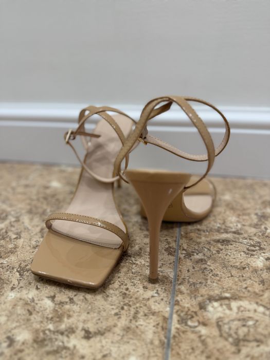 Обувки на висок ток Truffle collection