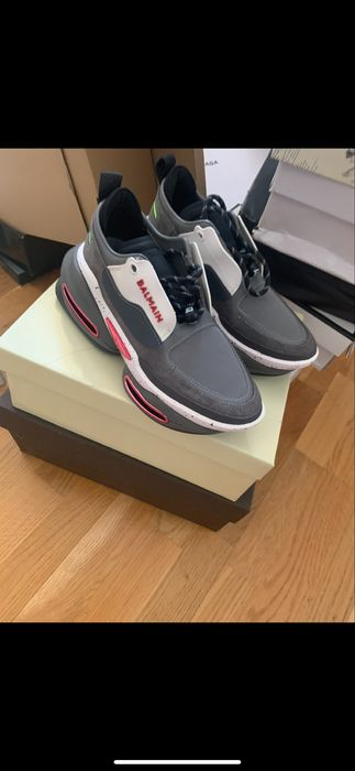 Женские серые кроссовки Balmain