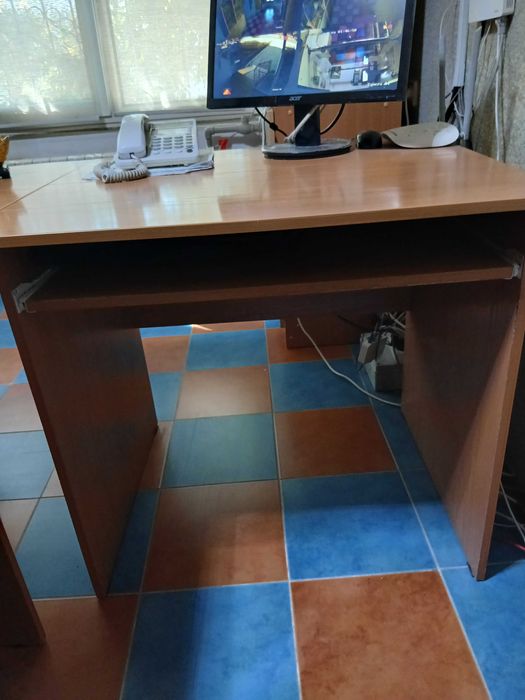 Стол письменный деревянный