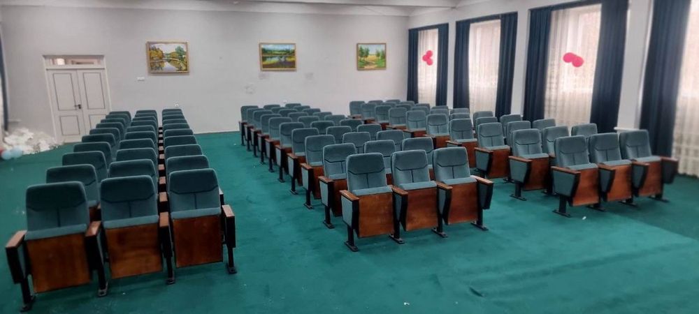 Konferensiya, teatr va akt zallari uchun kreslolar sotiladi