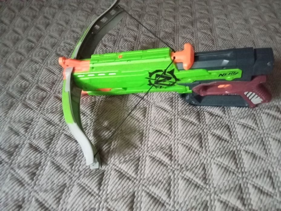 Арбалет Nerf zombie Strik