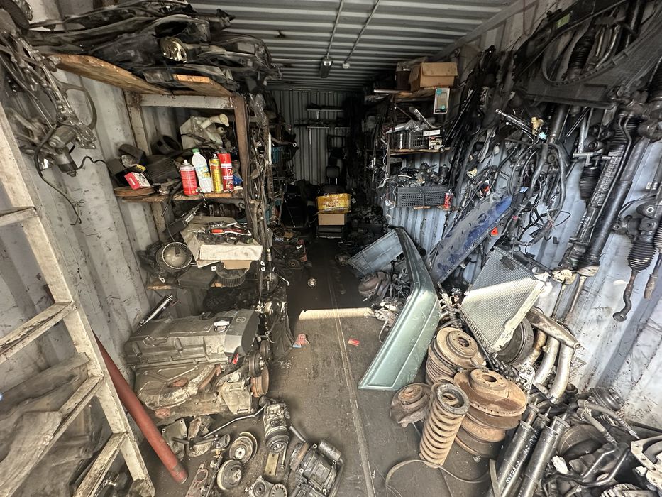 Продам контейнер с товарам