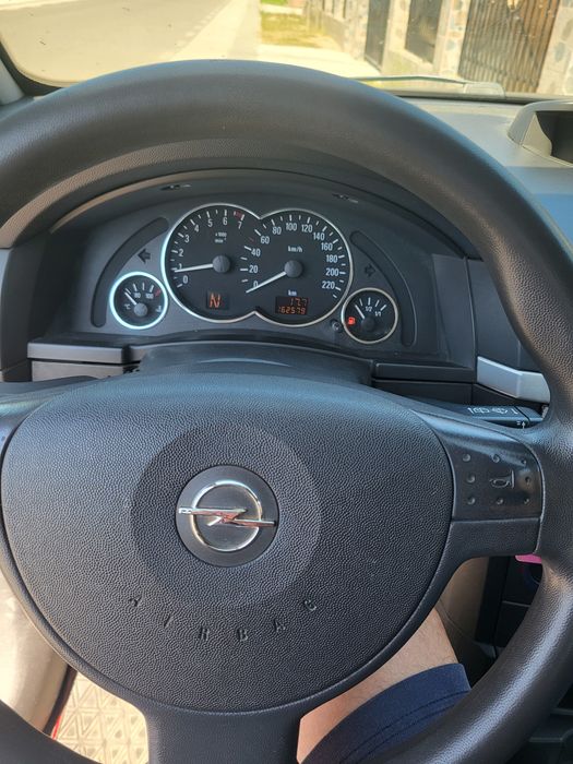 Vând Opel meriva a 1.6 automata