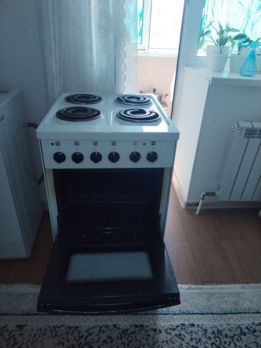 Продам электрическую плиту с духовкой