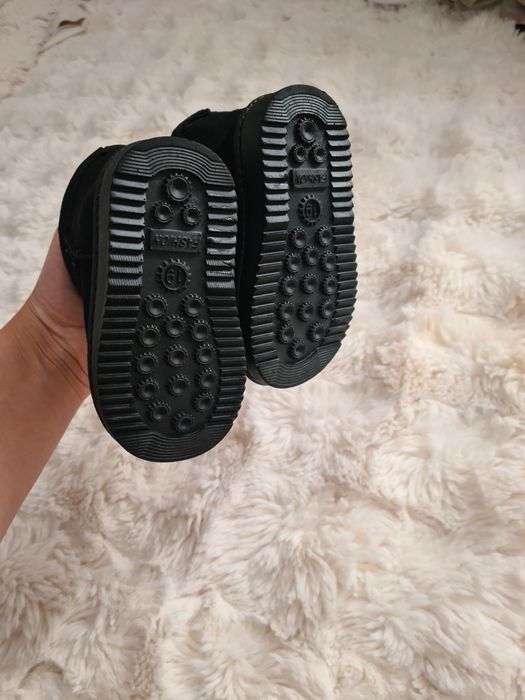 UGG  mărimea 19 unisex