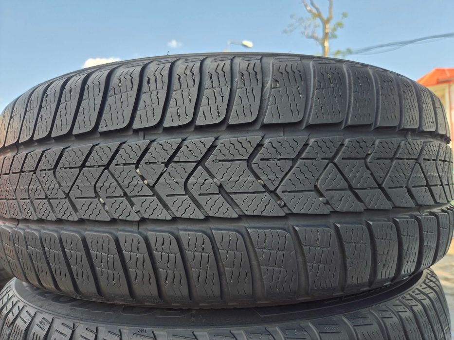 4 Anvelope de IARNA - 225/50/18 95H - PIRELLI SOTTOZERO RFT * OEM BMW - Stare F BUNA - DOT 2023 !