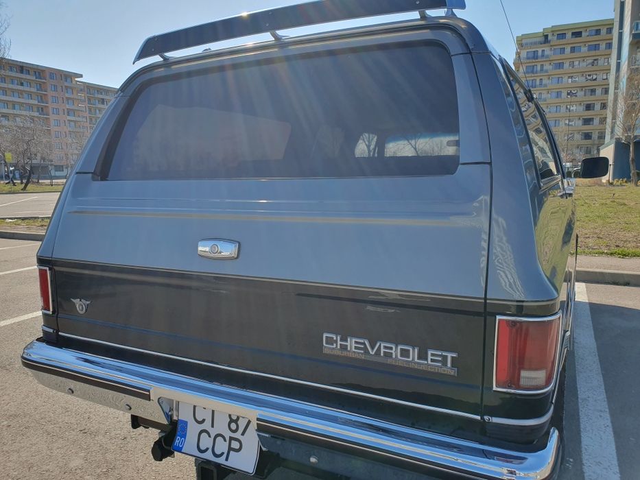 Chevrolet Suburban V2500, motor Corvette  V8 5,7L