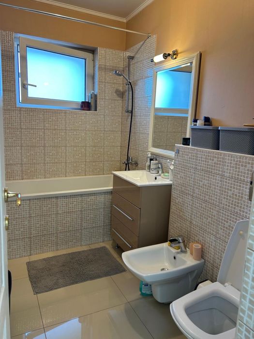 Inchiriez apartament Floresti