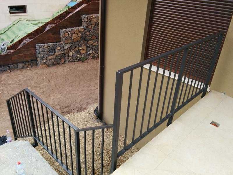 Заварчик. Заваръчни и железарски услуги ,метални покриви  и на място