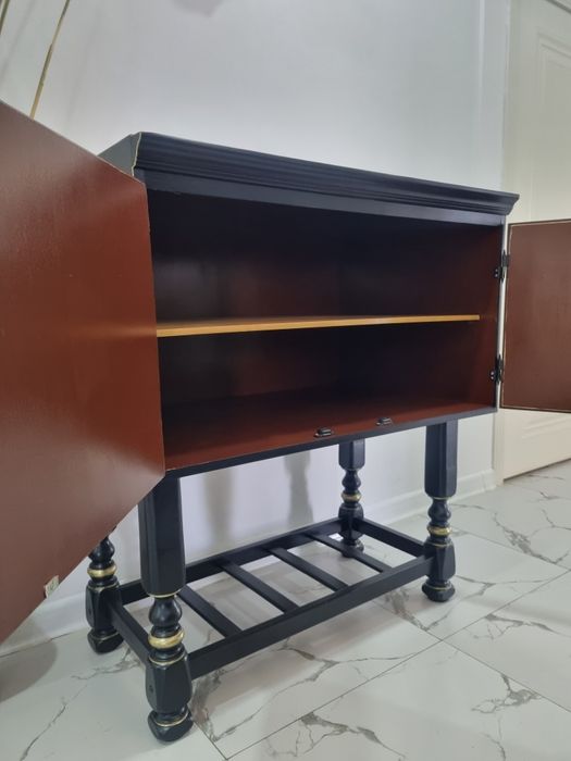 Винтажный шкаф для интерьера