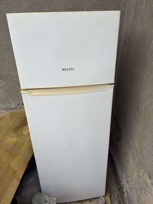 Холодильник бу Vestel