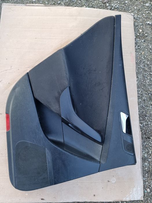Vând fețe de uși spate passat b6 combi.