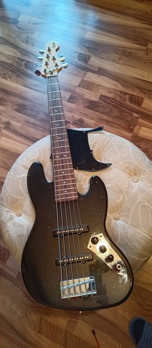 Бас китара 6 труни  Squier affinity series 6-string jazz bass