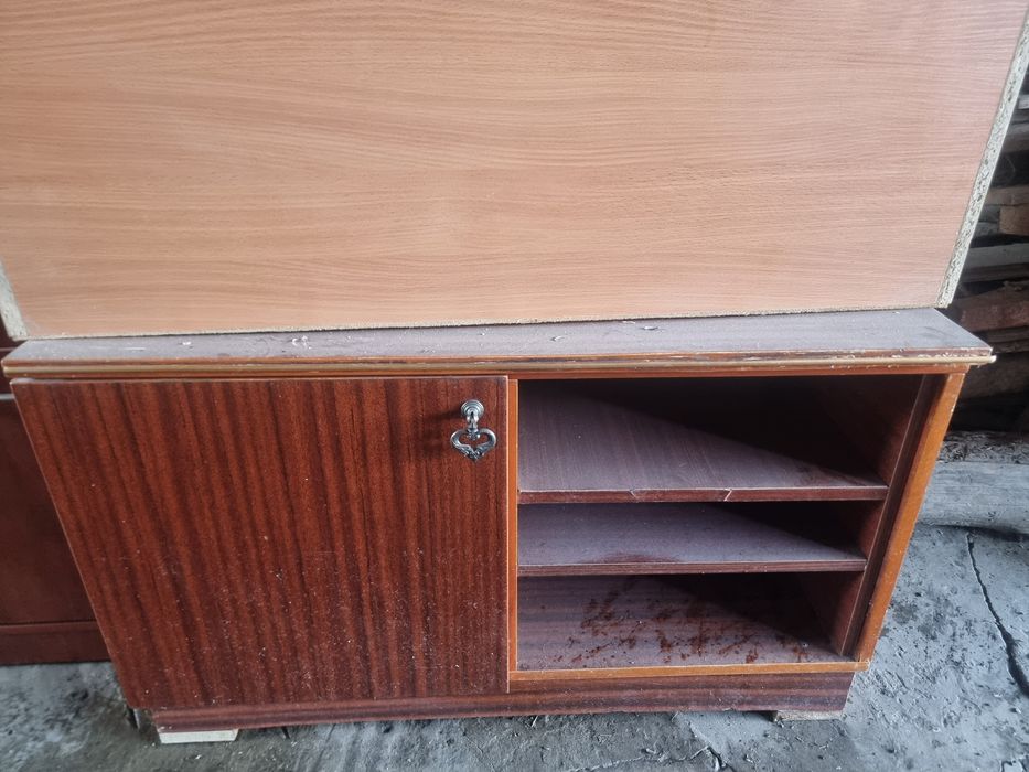 Продам комод и книжка стол стулья ,шкаф