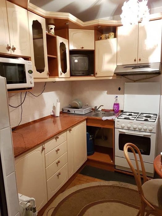 Apartament etaj1- 3 camere 2 bai de vanzare