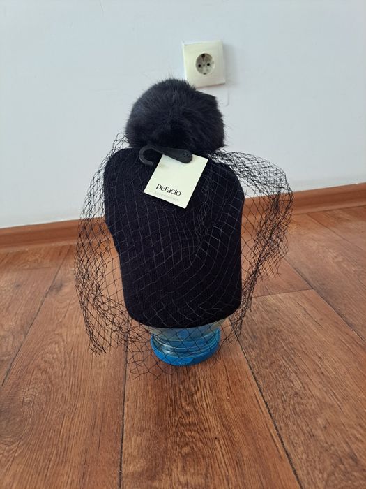 Шапка для девушек,шапка с украшением