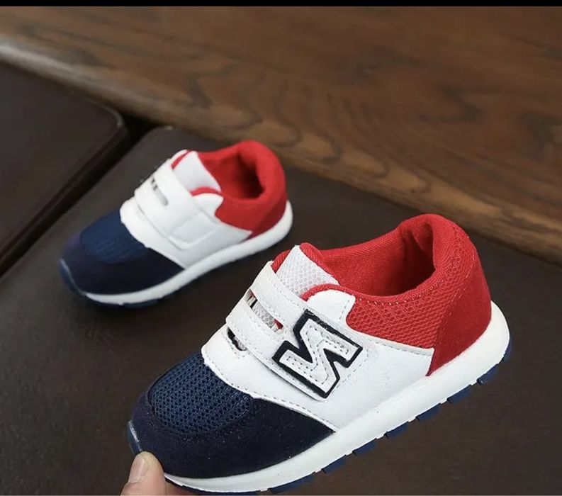 Детские кроссовки