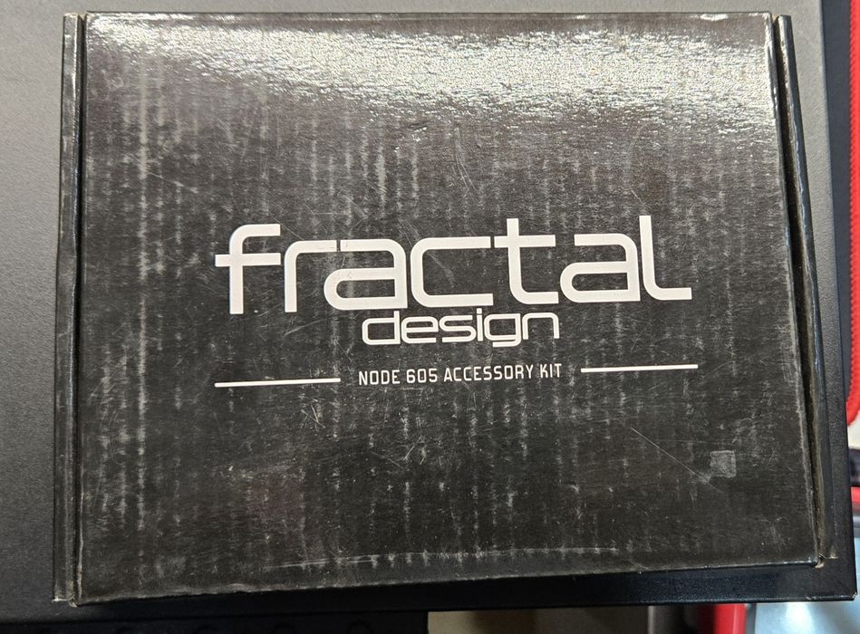 Vand carcasa Pc Fractal Node 605 folosită.