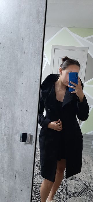 Продам пальто  не дорого 5000 есть торг