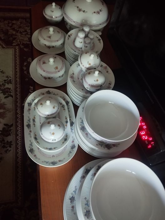Продается столовый сервиз Г Д Р ,KAHLA  фазан