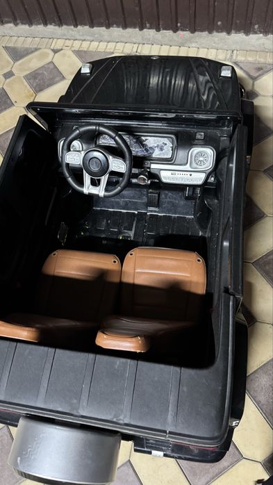 Детский электромобиль Mercedes G-Class.
