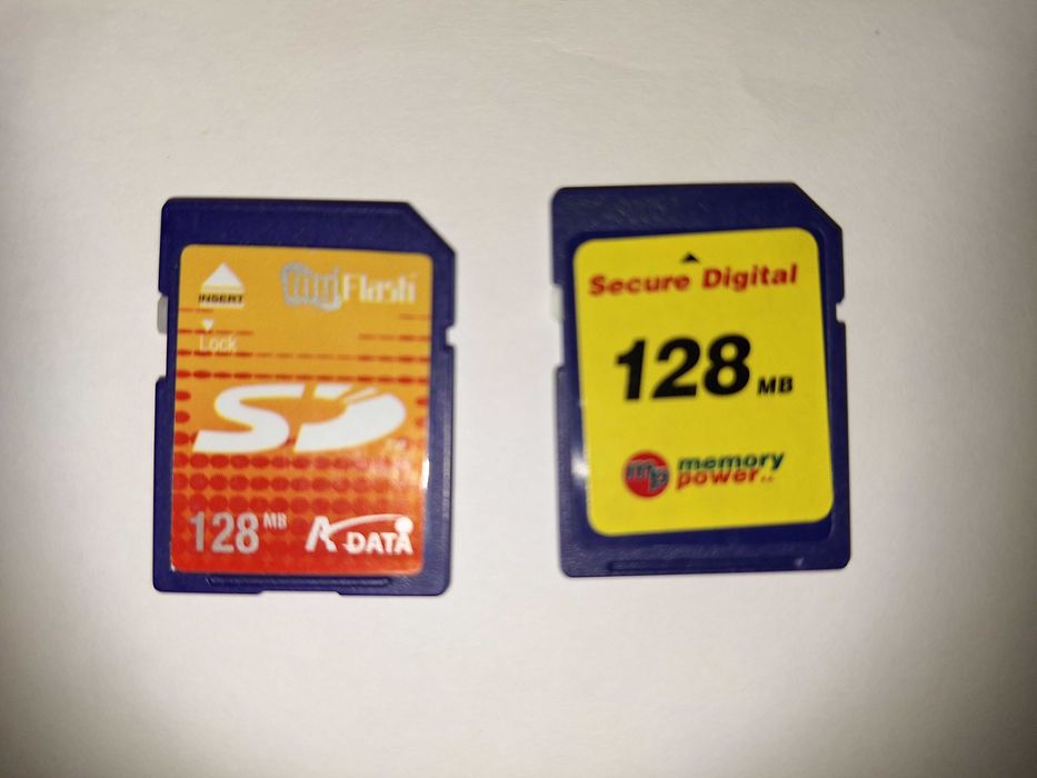 Vand doua carduri SD capacitate 128 mb