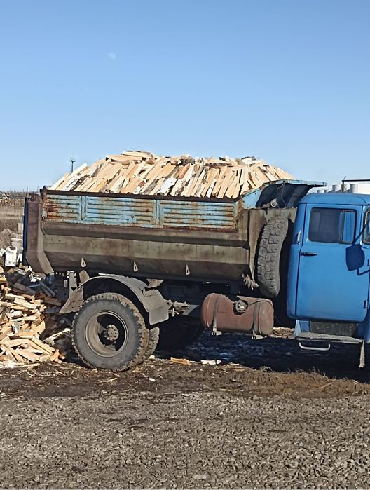 Дрова колотые швырок горбыль брус доска