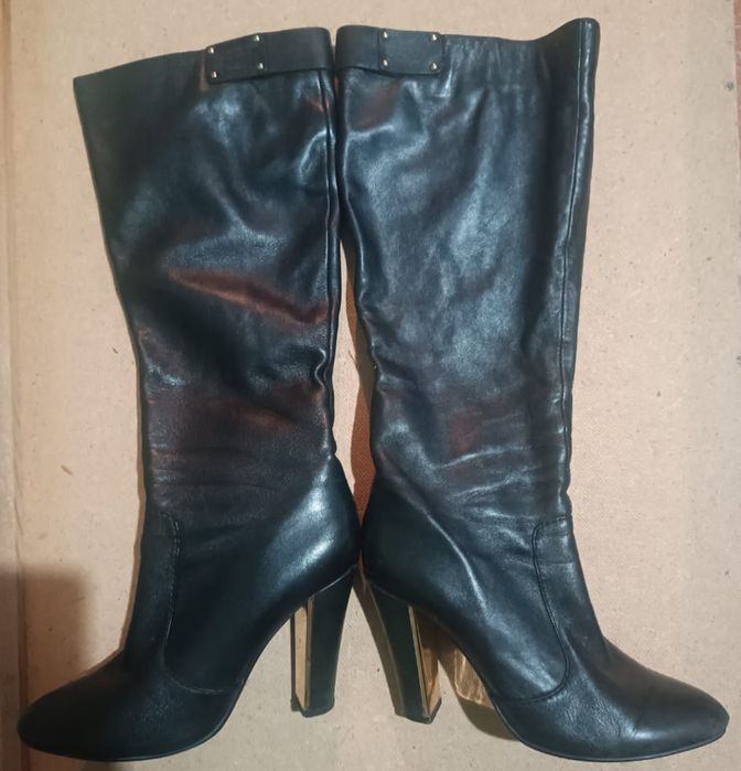 Продам натуральные кожаные сапоги. 38 размер.