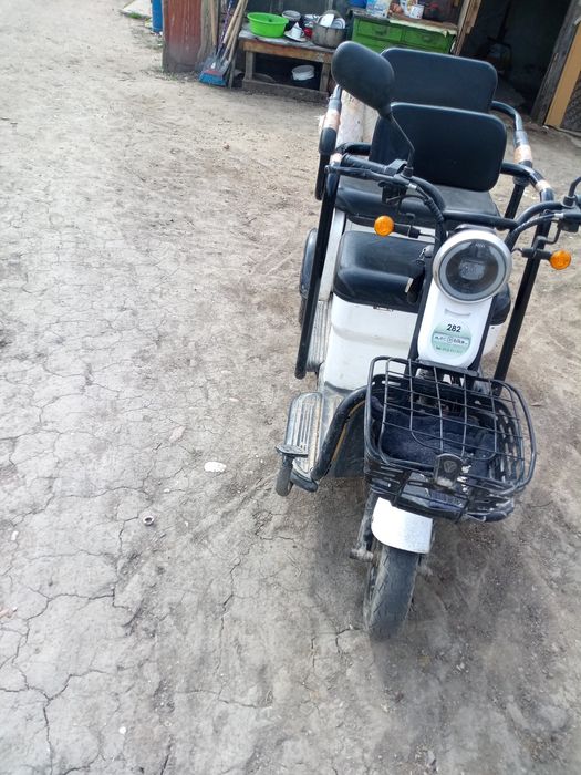 Vând tricicleta 2 locuri