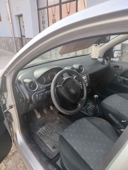 FORD Fiesta 2004 — imagine 4