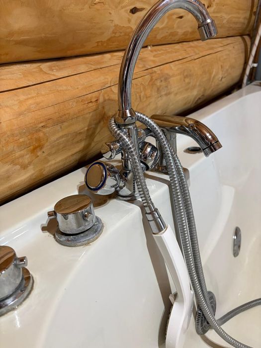 Cada de baie cu jacuzzi
