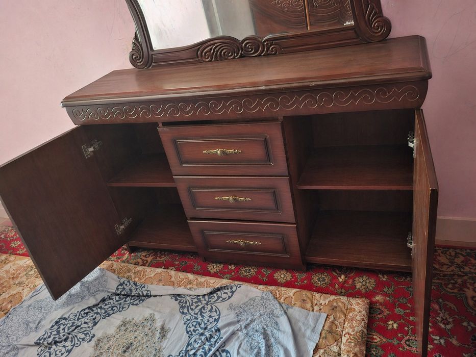 Mebel, tumbochkasi bilan sotiladi