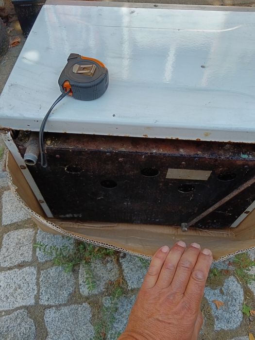 Продавам мини газова печка с фурна