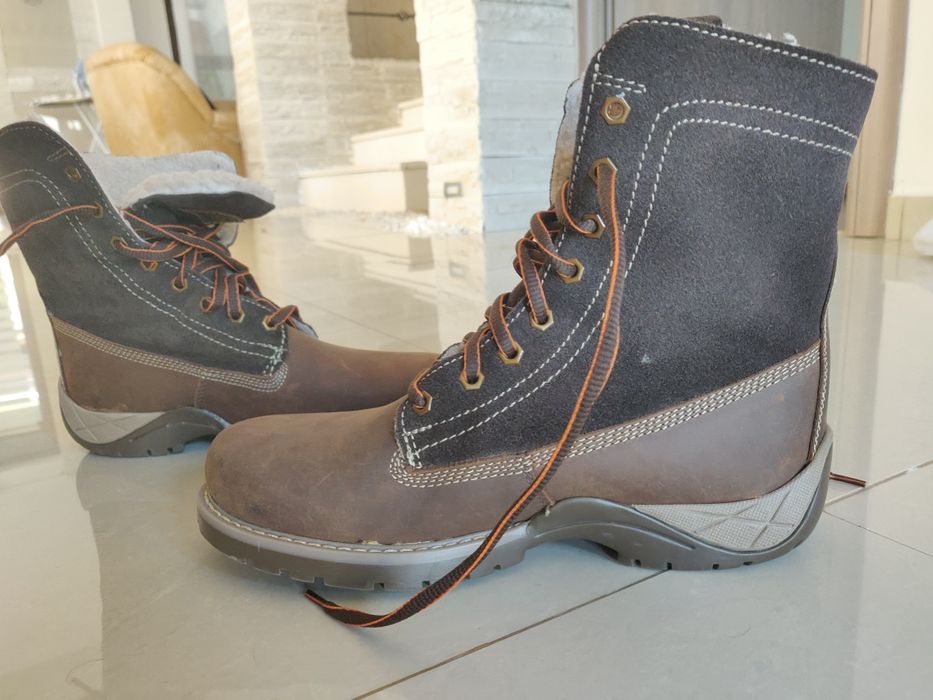 De vanzare ghete inblanite de iarna noi,  Lasocki, marimea 42.